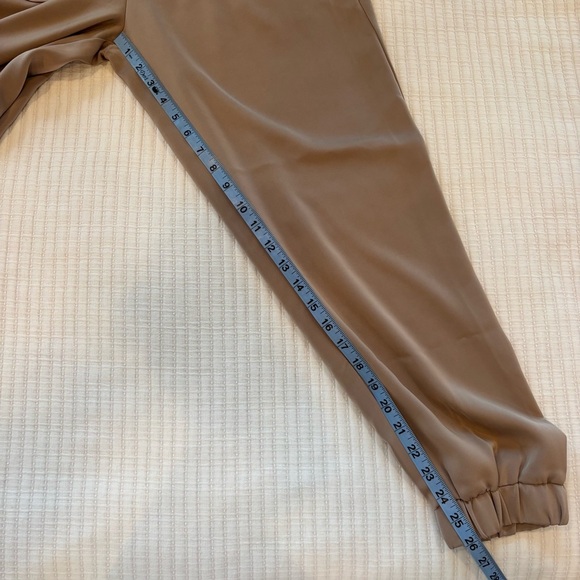 Mustard Seed Boutique Satin Tan Jogger Style Pants With Belt Size Medium - Picture 11 of 13